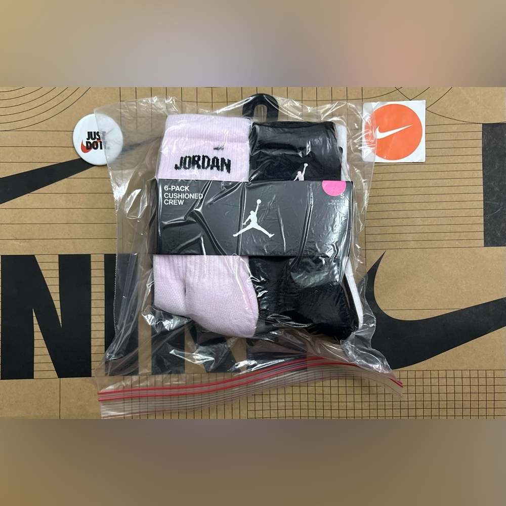 Air Jordan Dri-fit Cushioned Crew Socks 6 pack multicolor black pink white gray